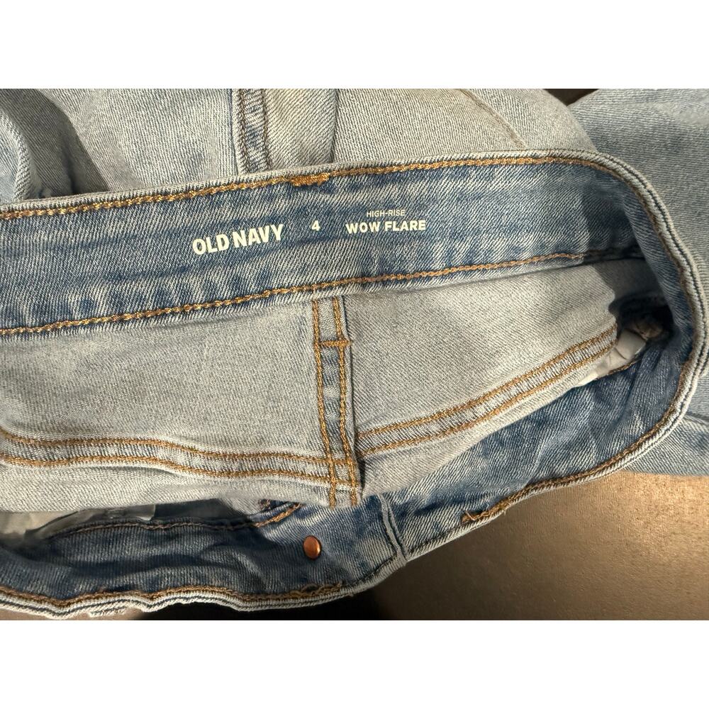 Women's Old Navy High-Waisted Wow Flare Jeans 4 light wash denim blue casual - Picture 3 of 7